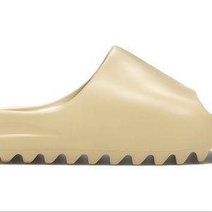 Never worn Yeezy slides (sand)